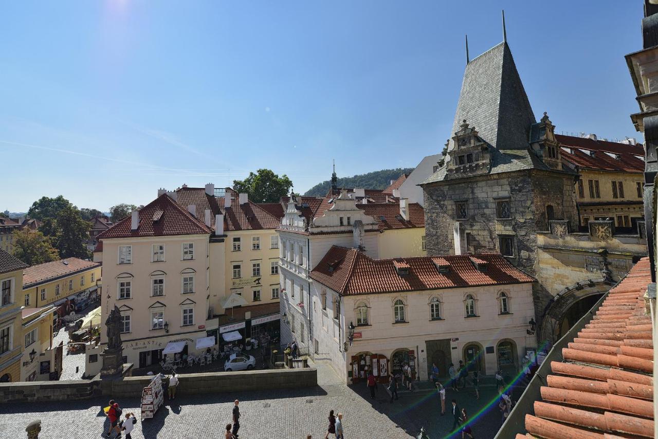 Hotel U 3 Pstrosu Prag Exteriör bild